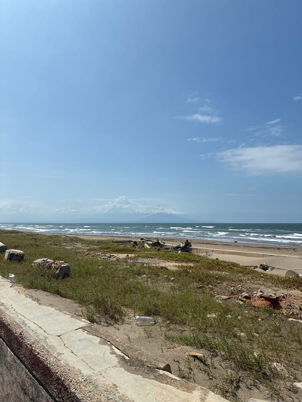 Coastal scenes and construction sites documented in Coatzacoalcos