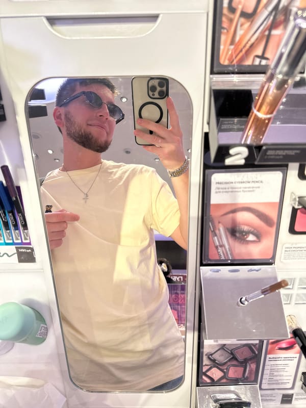 Man photographed taking selfies at shopping mall