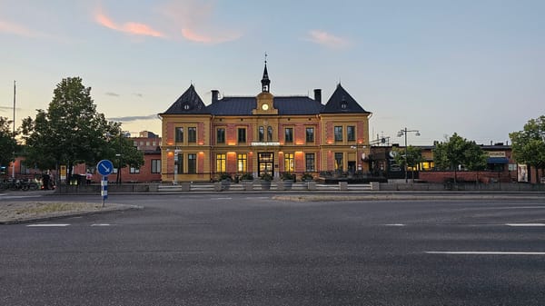 Evening stroll through central Linköping near the train station