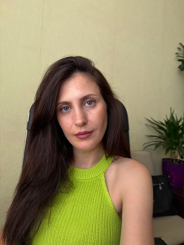 Indoor photo session in a Kurgan apartment, summer 2026