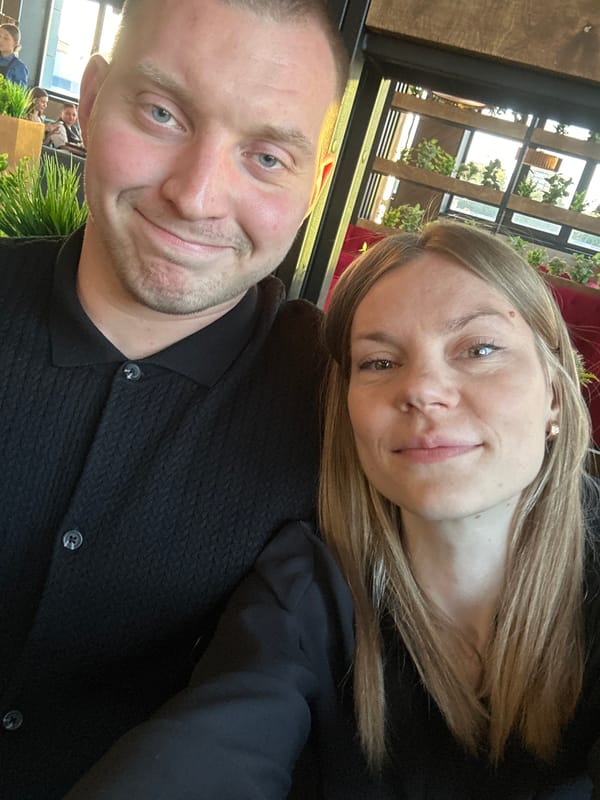 Restaurant meal with burgers, drinks, and selfies in Blagoveshchensk