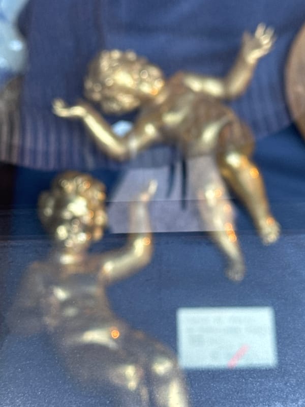 Morning window shopping tour documented in Como, Italy