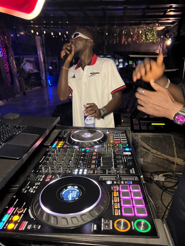 Nightclub scene in Howayi with DJ sets and cocktails