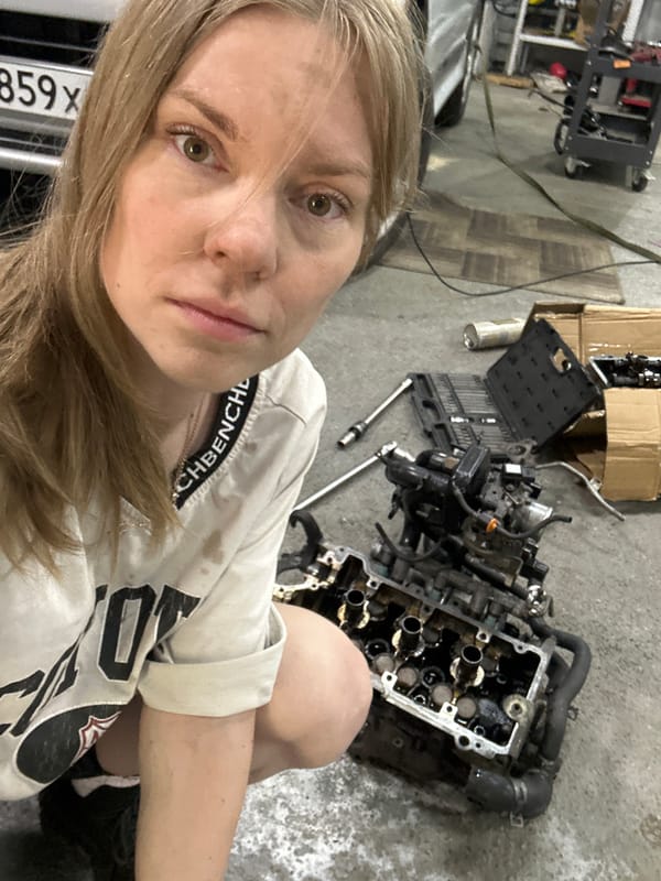 Engine teardown underway at a Blagoveshchensk garage