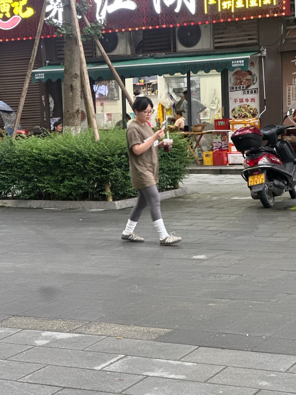 Midmorning street life in Chongqing's High-tech Zone