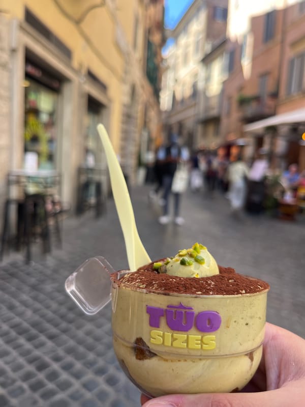 Tourist captures dessert photos at Rome shop "Two Sizes"