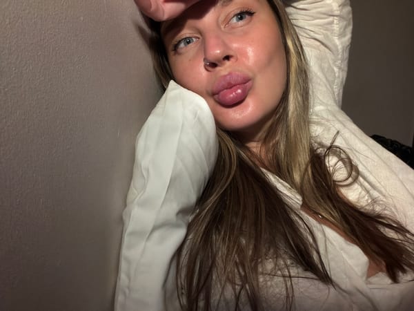 Woman takes casual bedroom selfies in Moscow