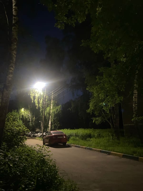 Nighttime documentation of residential Nizhny Novgorod streets and buildings