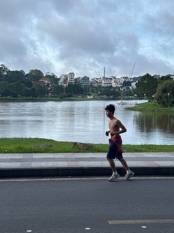 Evening exercise activity recorded around Da Lat's Xuan Huong Lake