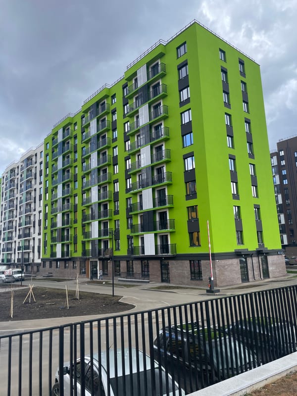 Lime green residential building spotted in Pervomaysky, Russia