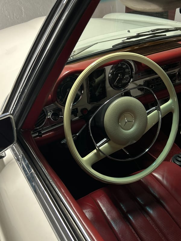 Classic Mercedes-Benz interior documented in Tlaxcalancingo, Mexico