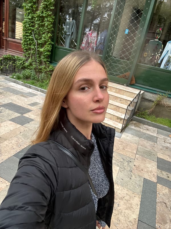 Weekend selfies, workouts, and grocery runs documented across afternoon