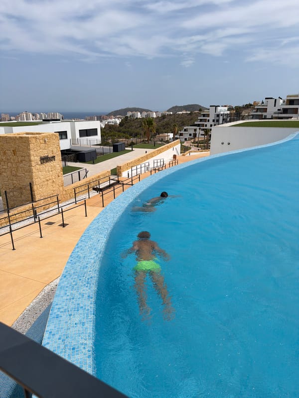 Modern resort-style complex in Finestrat with pools and mountain views