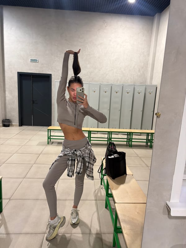 Woman takes mirror selfies in Krasnoyarsk locker room