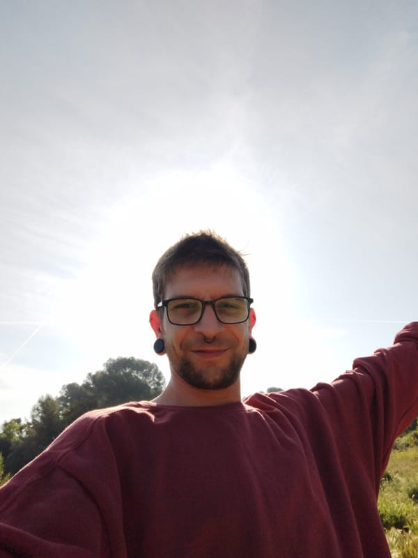 Morning outdoor photography session captures selfie and nature in Rubí