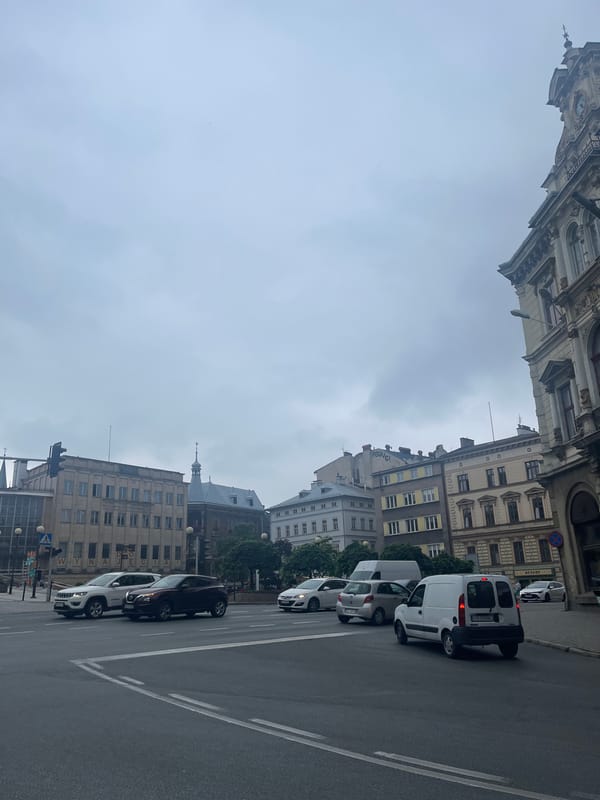 Morning stroll through a classical European city with selfies and street scenes