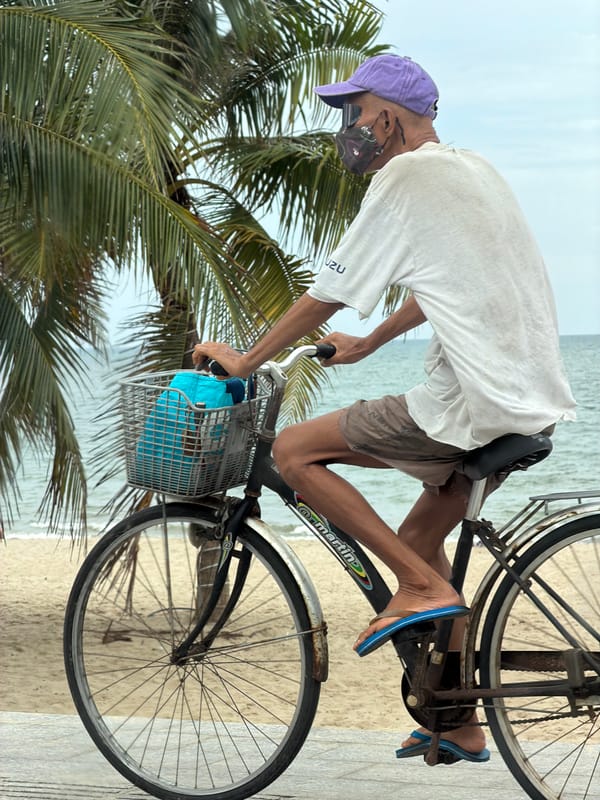 Morning life documented in Nha Trang beach district