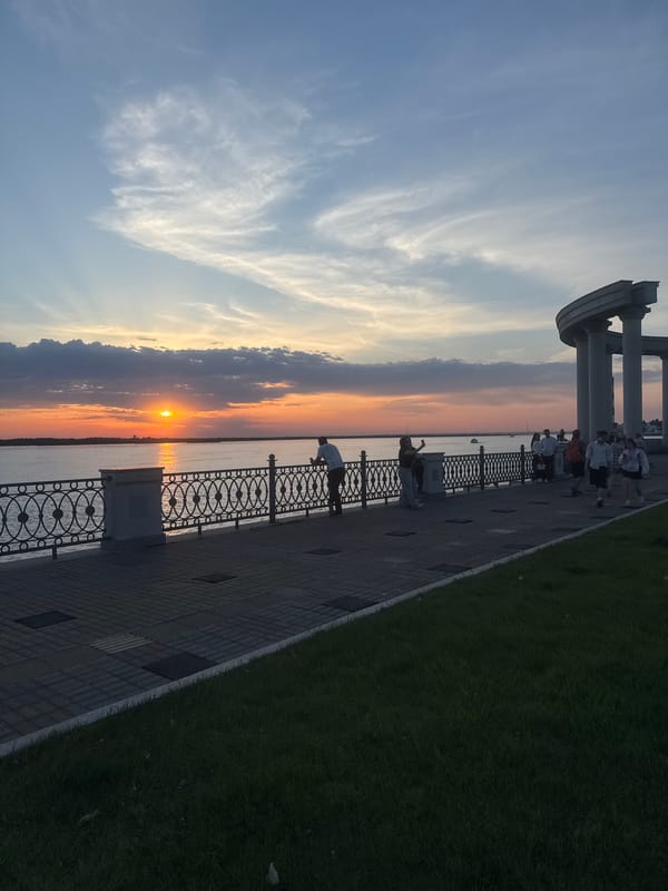 Evening Activities Documented Across Khabarovsk Waterfront and City Center