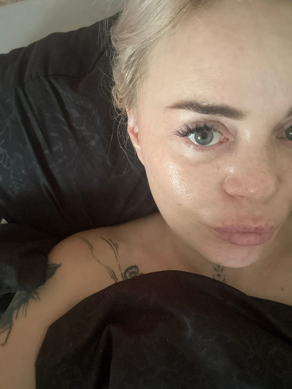 Woman captures series of bedroom selfies over 12-minute span