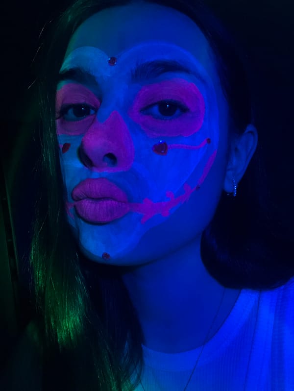 Elaborate pig-themed face paint documented in Noviy, Russia event