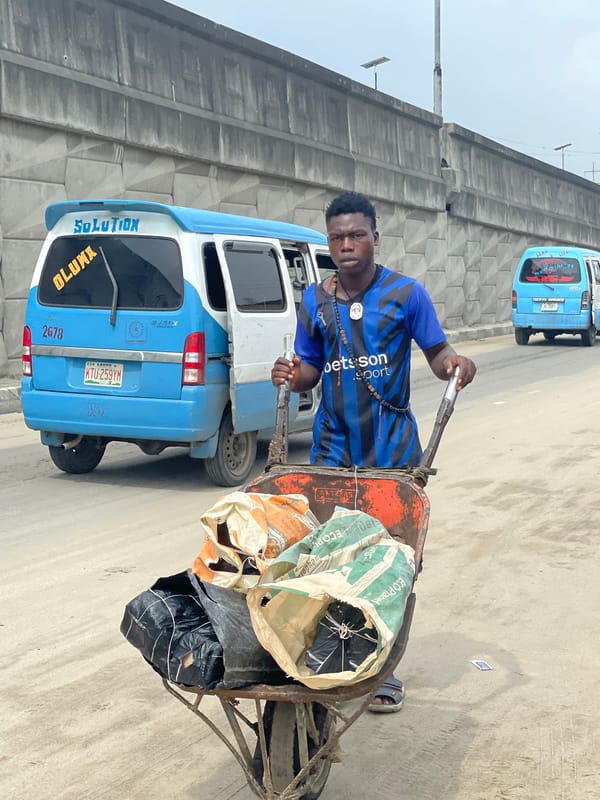 Daily life moments captured on Lekki roads