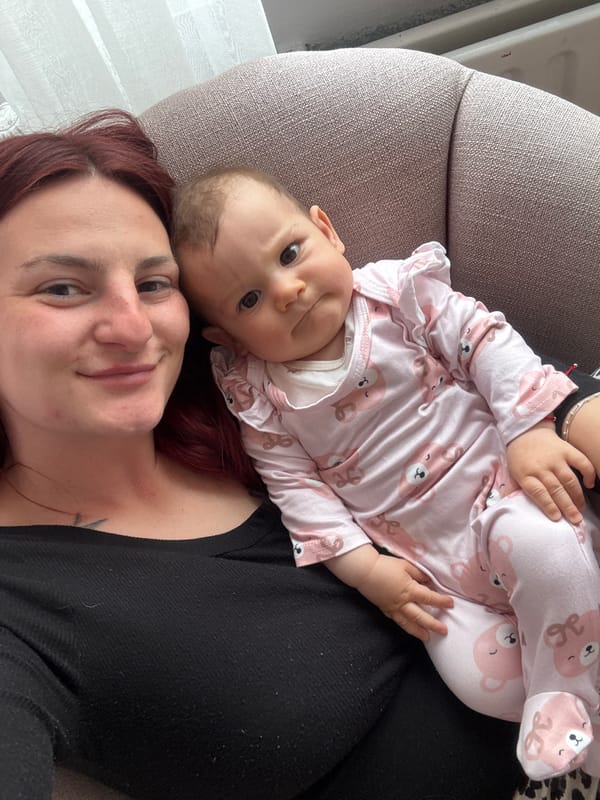 Mother documents quiet afternoon moments with baby in Netherlands