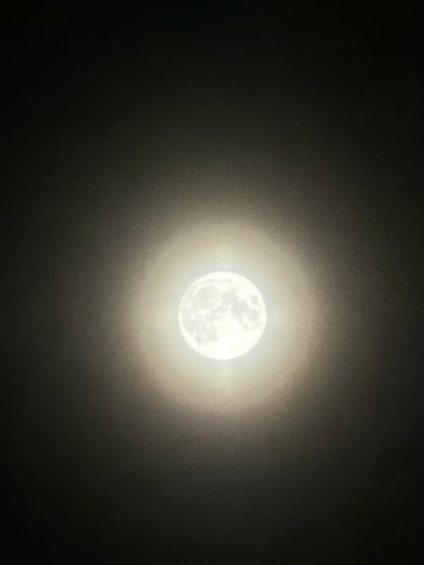 Full moon observed by witnesses in Markovo, Russia
