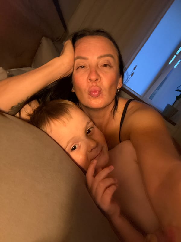 Family moments captured with pet in Chaikovsky home