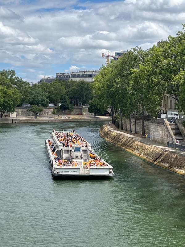 Along the Seine: boats, bouquinistes, and classic Paris streetscape