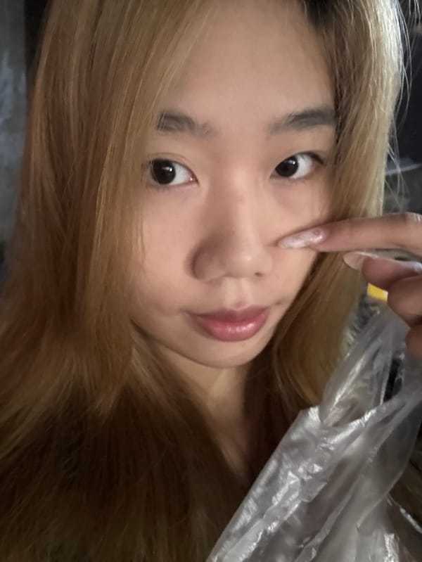 Early morning selfie session documented across Chinese cities