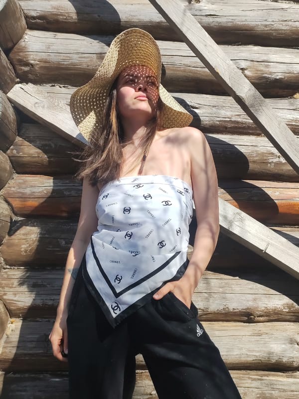 Morning portrait session captured woman and dog in Фоки