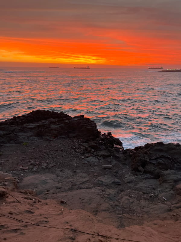Dramatic Pacific sunset captivates diners in Arica, Chile