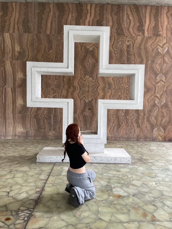 Woman documents afternoon visit to Buenos Aires library and cemetery