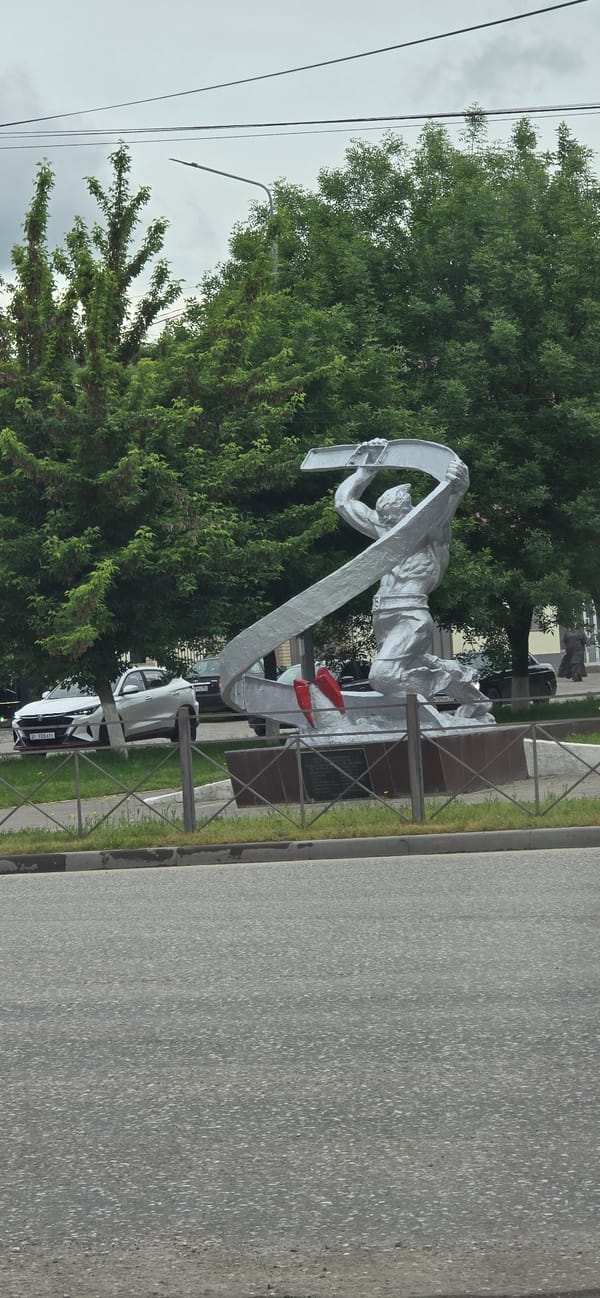 Urban observations: statue, park visitor, industrial truck activity recorded