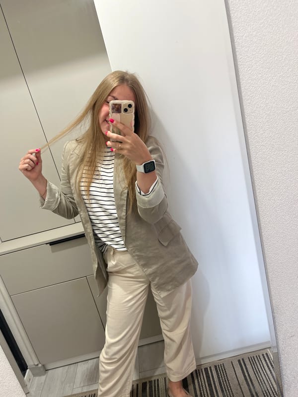 Outfit selfies and lemon chia water shots from a Chelyabinsk apartment