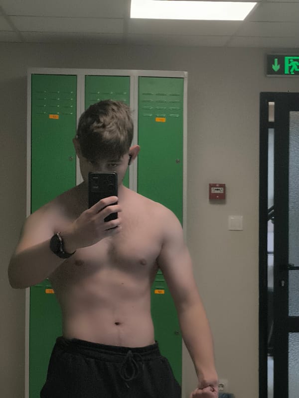 Young man documents workout routine through gym selfies in Sofia