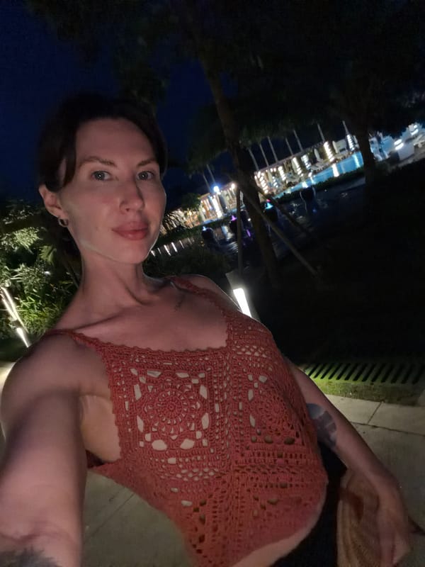 Woman documents resort stay in Vietnam with selfies and meals
