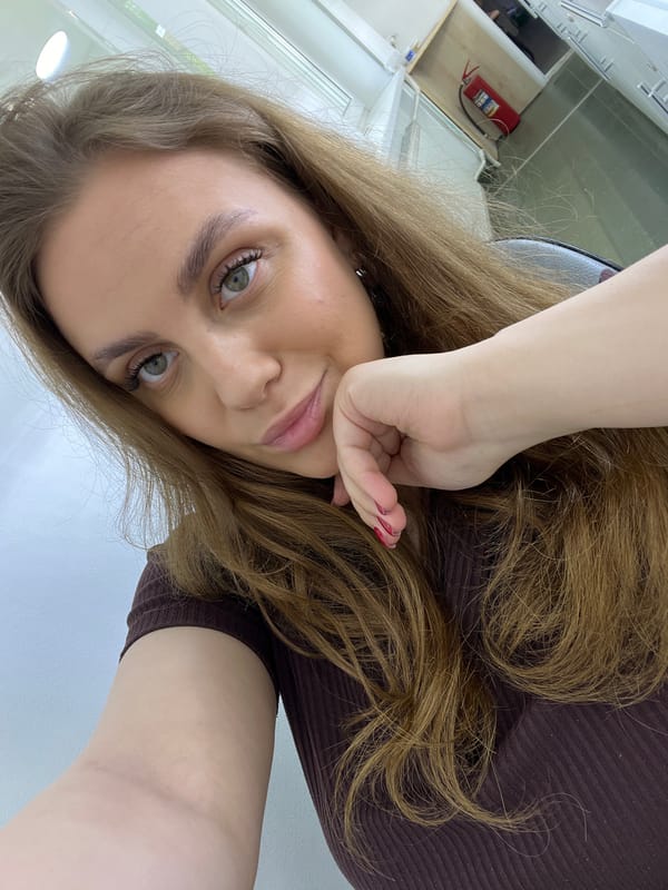Woman documents ordinary morning through selfies in Chaikovsky, Russia