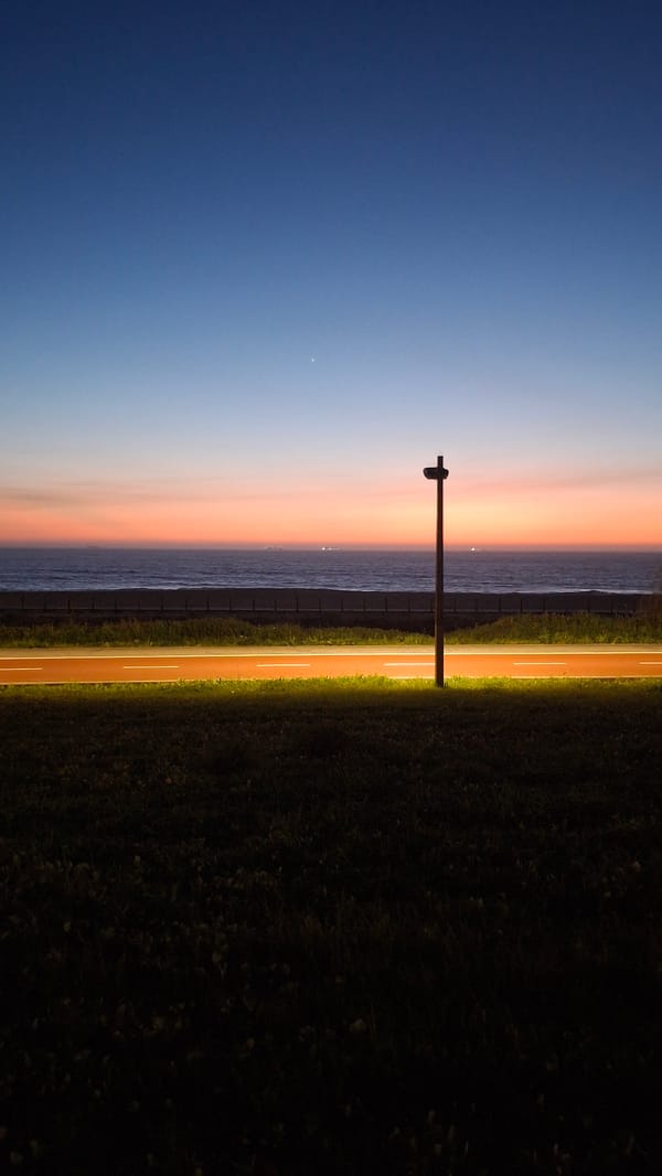 Twilight coastal scene captured in Vila Nova de Gaia