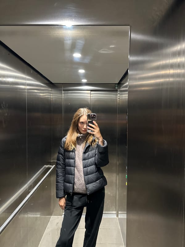 Everyday moments captured across Kiel: elevator selfie, cat, bookshelves