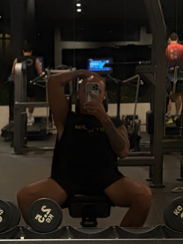 Gym selfies during a workout session in Kuta Selatan