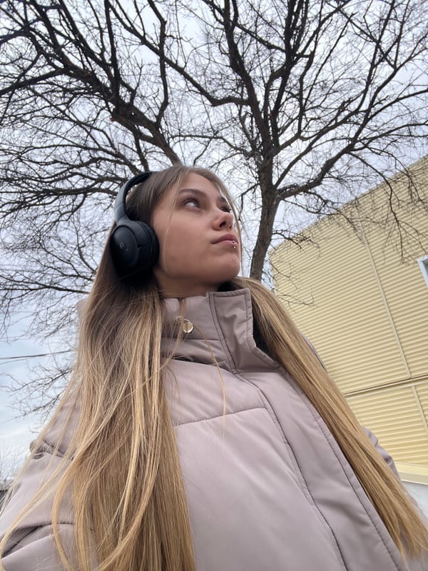Woman photographed outdoors and indoors taking selfie in Фоки