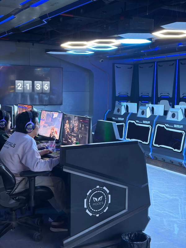Gaming cafe and wellness center operates in Zhangjiajie