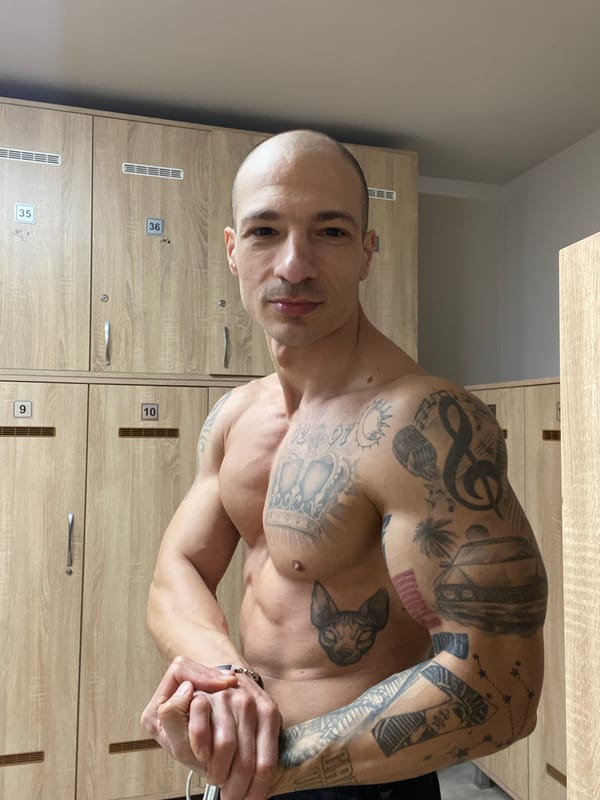 Tattooed man spotted at locker facility in Pleven