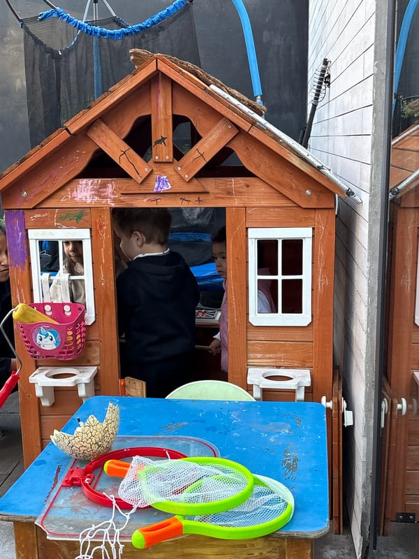 Children observed playing across Santiago during evening hours