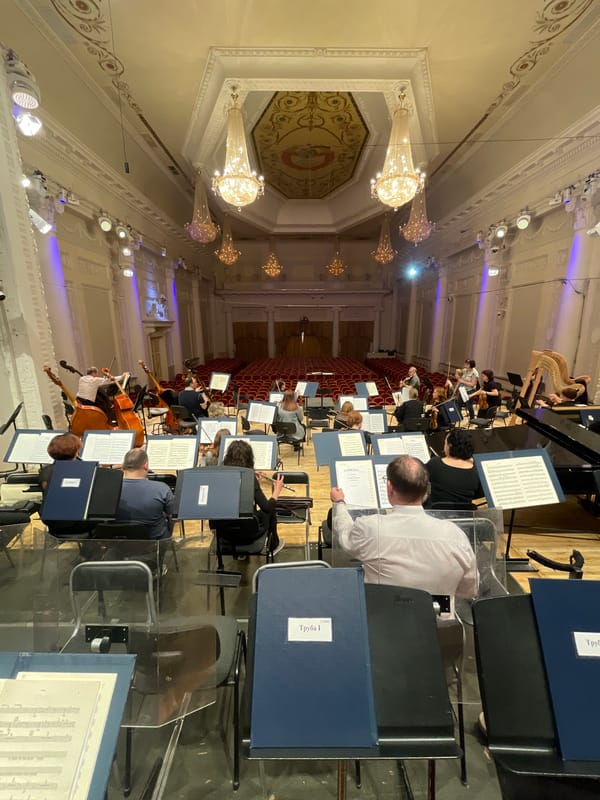 Orchestra performs in grand hall in Yekaterinburg