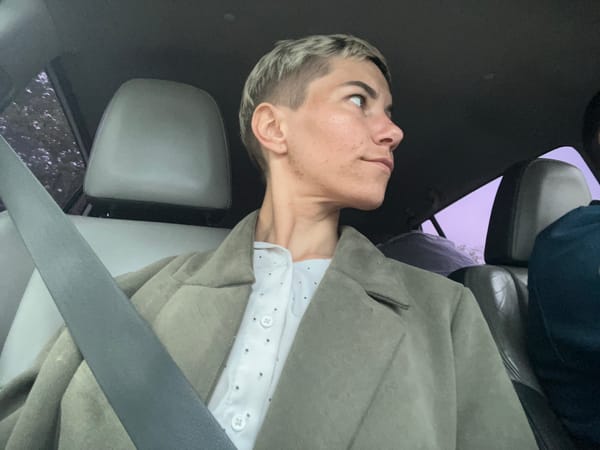Passenger photographed in moving vehicle in Moscow