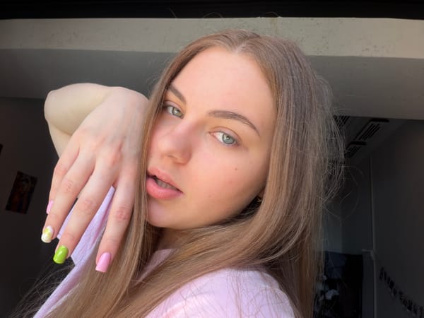 Quick selfie session in Dnipro, pink t-shirt, multiple poses