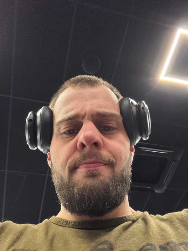 Man takes multiple gym selfies at Plovdiv fitness center