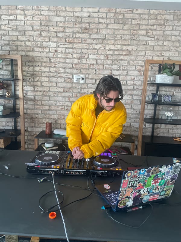 DJ performs late-night set in Huixquilucan de Degollado